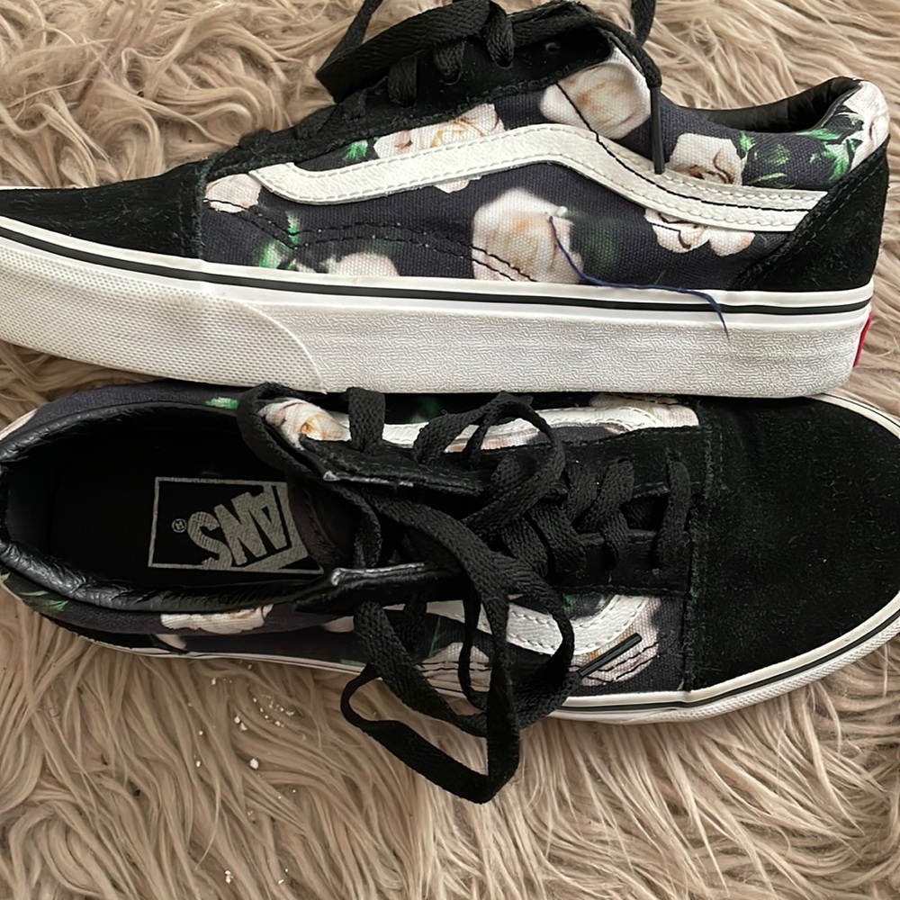 Vans - Picture 1 of 2